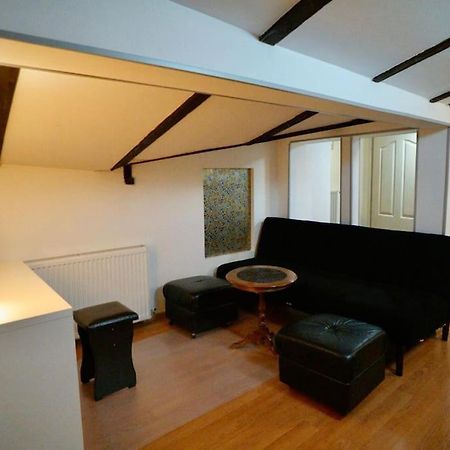 2-Room Cozy Retreat Near City Center Бухарест Экстерьер фото