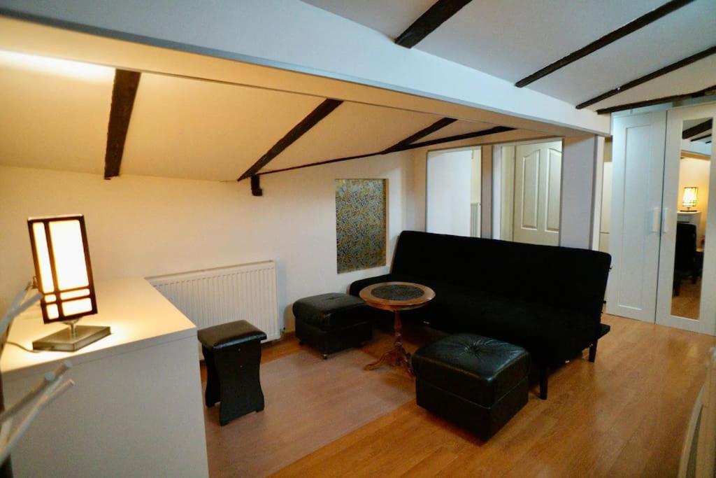 2-Room Cozy Retreat Near City Center Бухарест Экстерьер фото