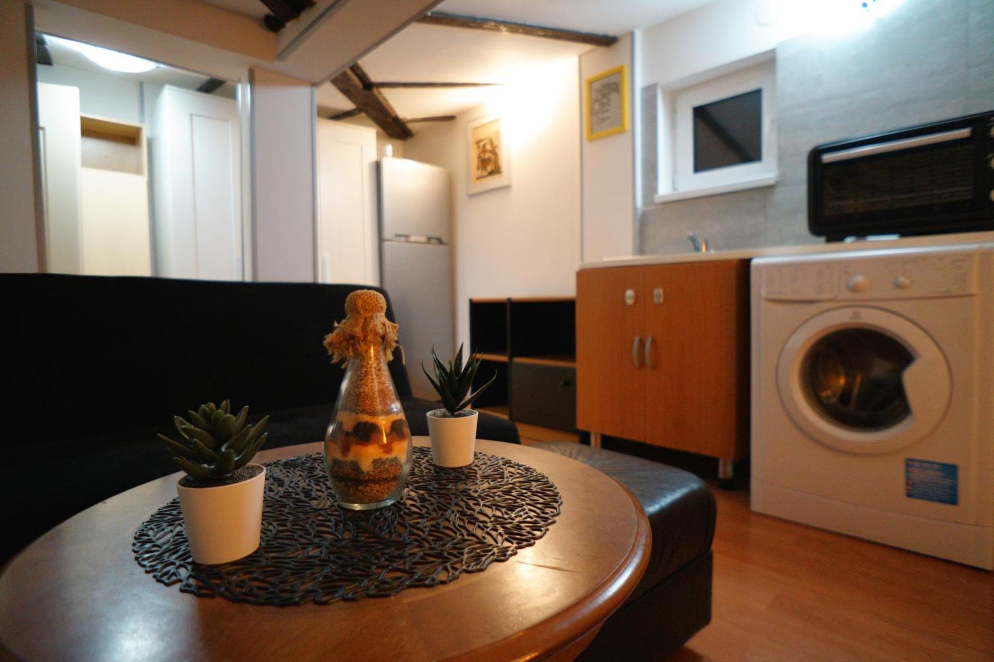 2-Room Cozy Retreat Near City Center Бухарест Экстерьер фото